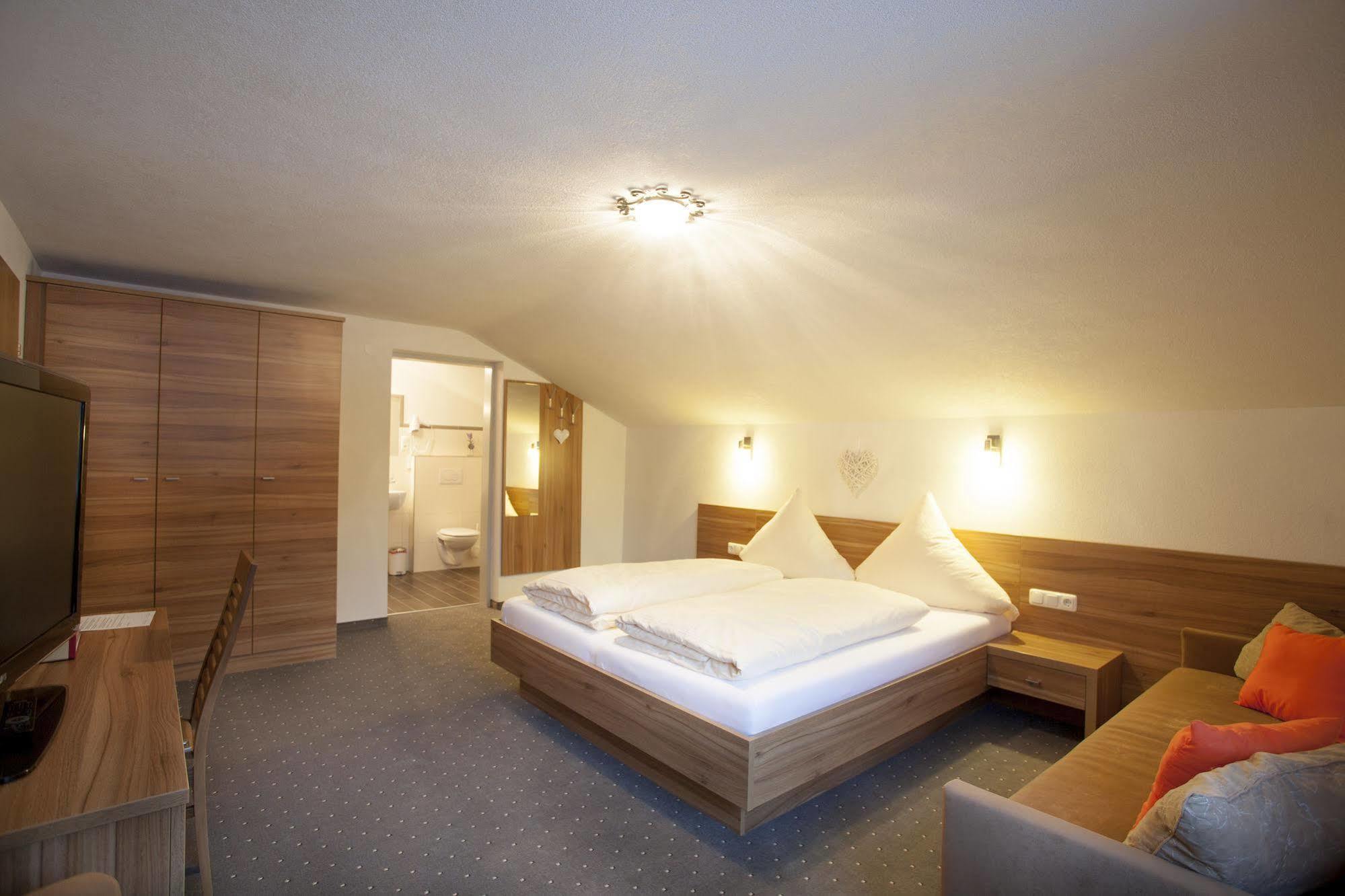 Aparthotel Alpenhof Waengle Reutte Exterior foto
