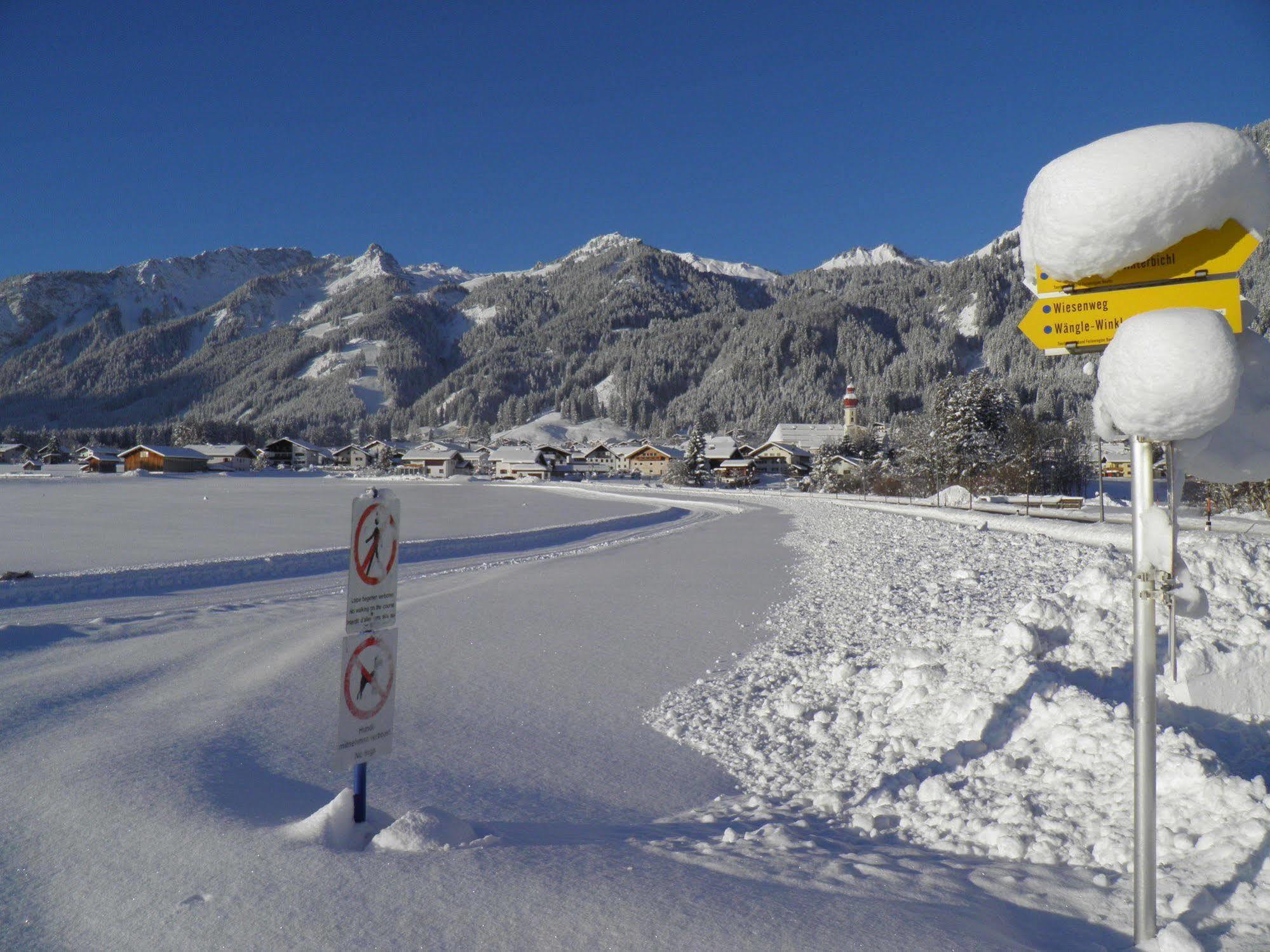 Aparthotel Alpenhof Waengle Reutte Exterior foto
