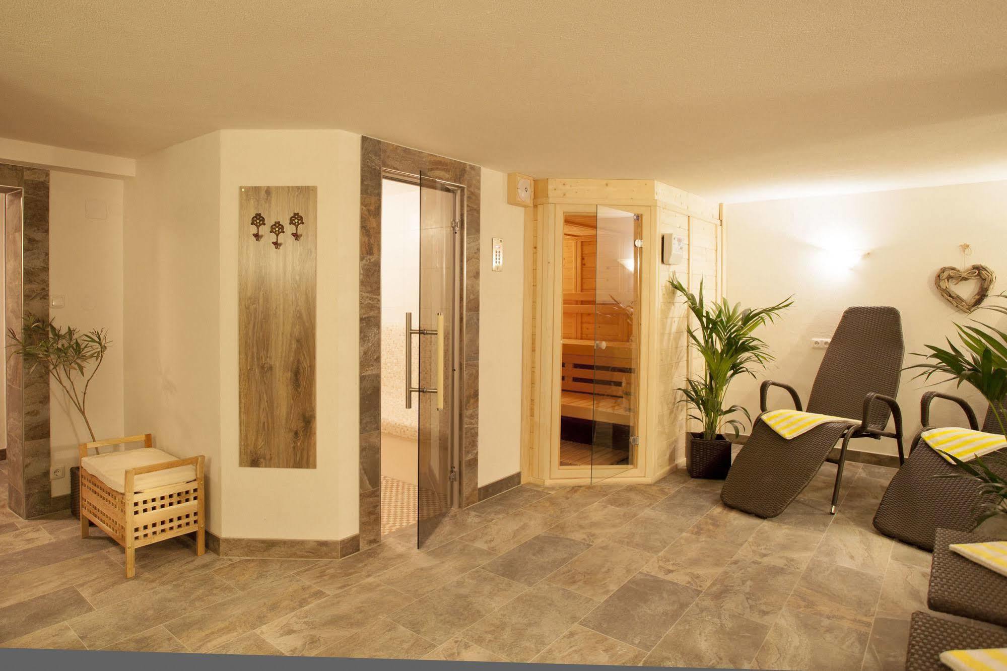 Aparthotel Alpenhof Waengle Reutte Exterior foto